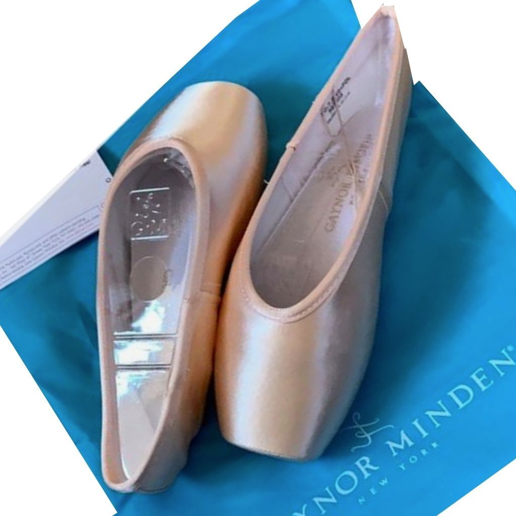 Sculpted High Heel Feather - St. Louis Dancewear - Gaynor Minden